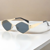 Chic Geometric Sunglasses Women&#39;s Fashion Metal Frame Sun Glasses Men Vintage Non-Mirrored Lenses Optical Gafas UV400
