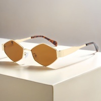 Chic Geometric Sunglasses Women&#39;s Fashion Metal Frame Sun Glasses Men Vintage Non-Mirrored Lenses Optical Gafas UV400
