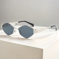 Chic Geometric Sunglasses Women&#39;s Fashion Metal Frame Sun Glasses Men Vintage Non-Mirrored Lenses Optical Gafas UV400