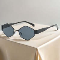 Chic Geometric Sunglasses Women&#39;s Fashion Metal Frame Sun Glasses Men Vintage Non-Mirrored Lenses Optical Gafas UV400